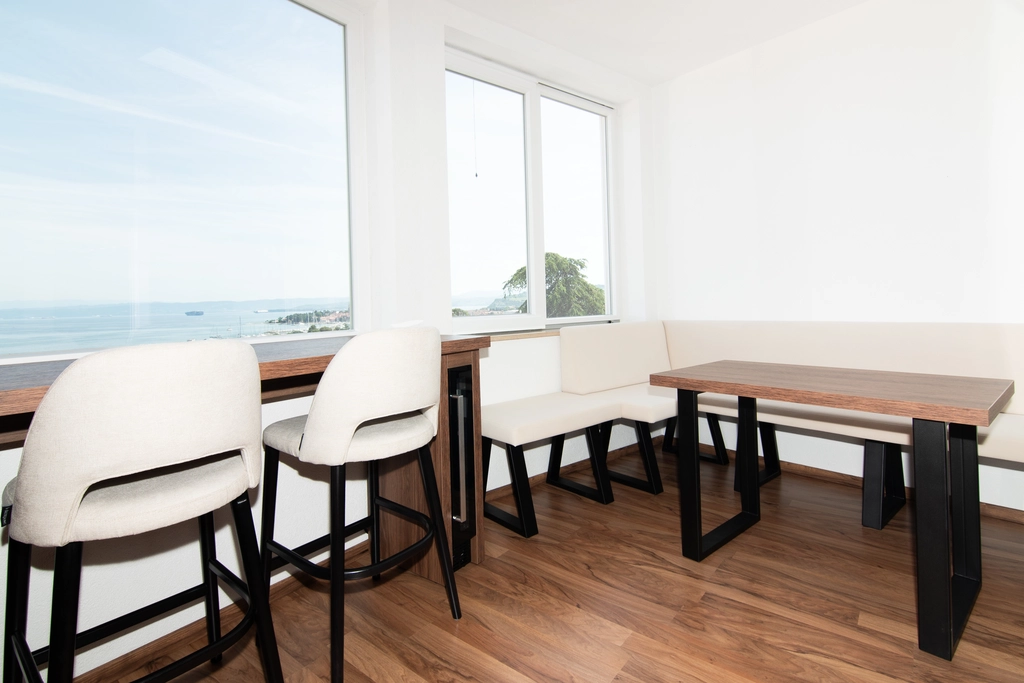 Izola 2-Bedroom Apartment for Up to 4 Guests
