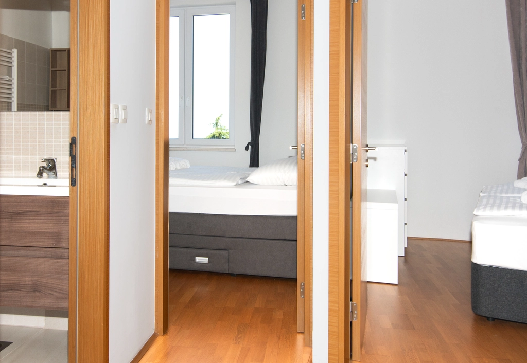 Izola 2-Bedroom Apartment for Up to 4 Guests