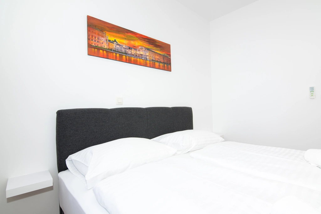 Izola 2-Bedroom Apartment for Up to 4 Guests