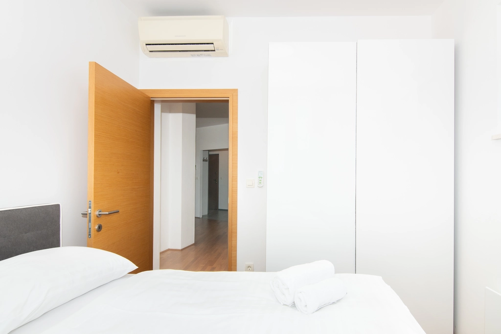 Izola 2-Bedroom Apartment for Up to 4 Guests