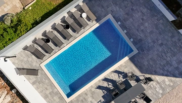 2-Bedroom Apartment in Vir with Balcony & Shared Pool